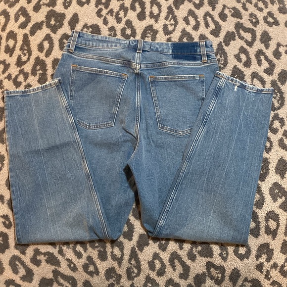 Abercrombie Curve Love High Rise Mom Jean - Picture 5 of 6